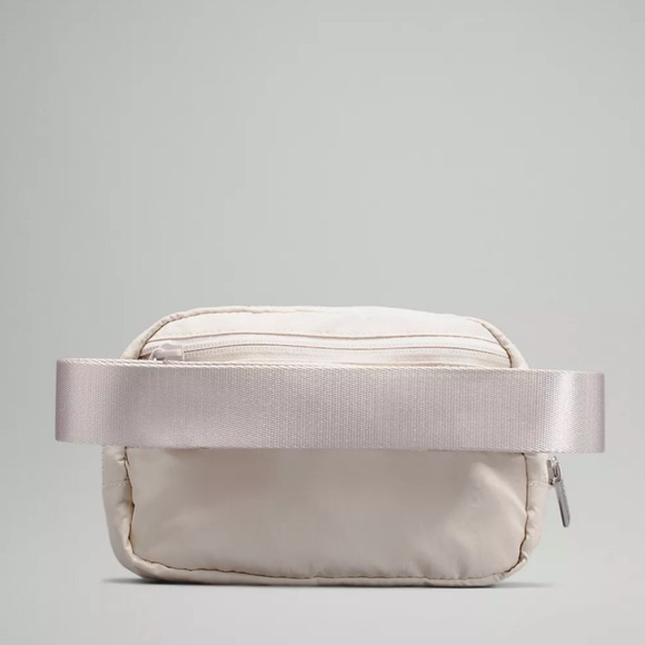 Lululemon Everywhere Belt Bag NWT white opal - Picture 3 of 15